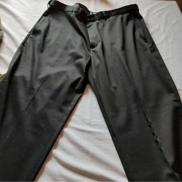 Men's Haggar Black dress Pants size 40 x 30. EUC - Picture 6 of 6